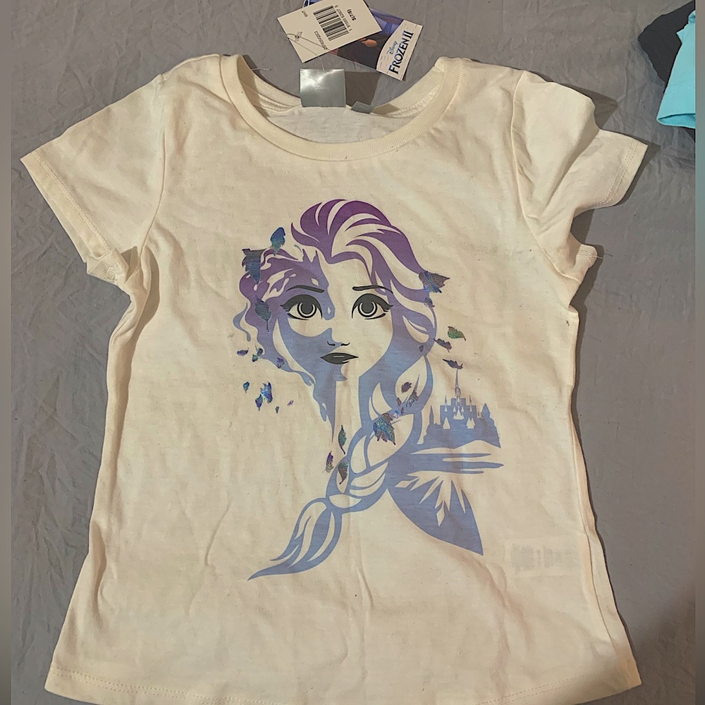 Little girls frozen 2 Elsa shirt.